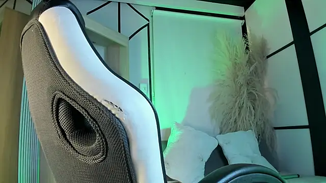 LizzyBrooks  online show from 03-27-26, 08:26