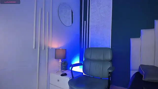 Snapshot of Alix_Cross chatting on 05-03-26, 12:22 Alix Cross online show from 05-03-26, 12:22