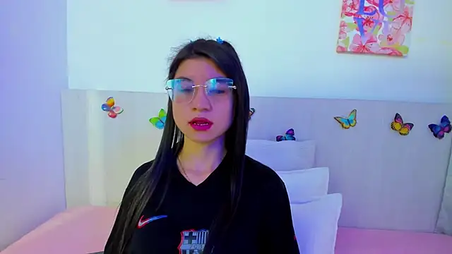 Snapshot of LindaCatalina_ chatting on 07-19-26, 12:42 LindaCatalina online show from 07-19-26, 12:42