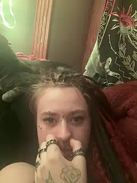 Snapshot of darlingvicuous chatting on 03-24-26, 02:49 darlingvicuous online show from 03-24-26, 02:49