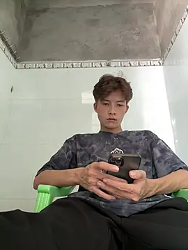 Nguyencuong1999 online show from 05-11-26, 04:40