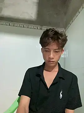 Nguyencuong1999 online show from 05-17-26, 10:22