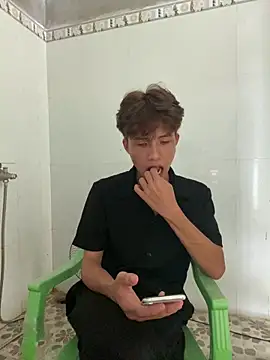 Nguyencuong1999 online show from 05-18-26, 07:47