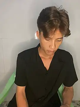 Nguyencuong1999 online show from 05-19-26, 06:20