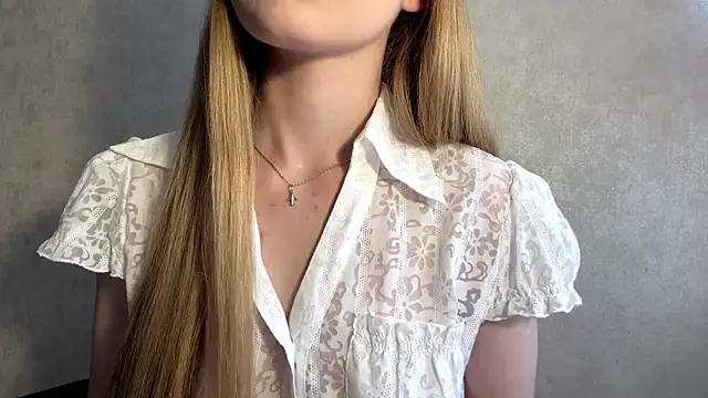 Snapshot of CarolineNine chatting on 06-13-26, 03:10 CarolineNine online show from 06-13-26, 03:10