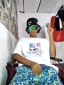 Snapshot of spittermasterpig1 chatting on 03-20-26, 04:12 spittermasterpig1 online show from 03-20-26, 04:12