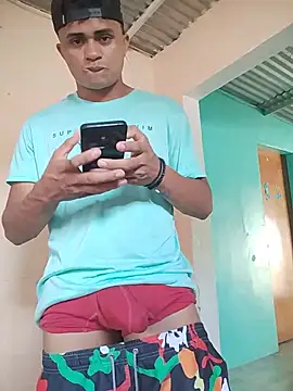 HOTRAINYGOLDEN online show from 07-18-26, 06:45