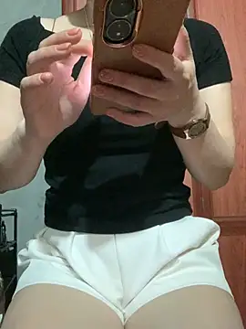 Snapshot of Zinii99 chatting on 03-22-26, 03:26 Zinii99 online show from 03-22-26, 03:26