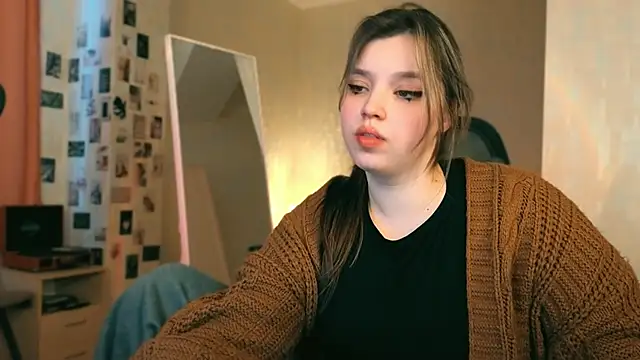 Snapshot of Chloe_Rozzy chatting on 03-21-26, 03:33 Chloe Rozzy online show from 03-21-26, 03:33