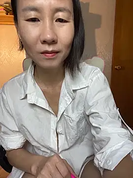 lilysister66 online show from 06-19-26, 04:33