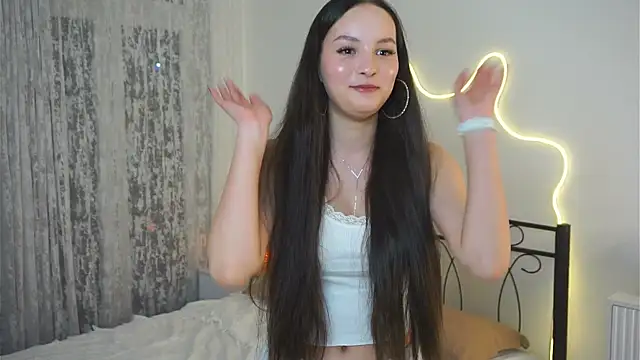 Snapshot of TonjaMano chatting on 03-24-26, 08:25 TonjaMano online show from 03-24-26, 08:25