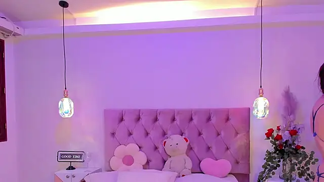 SofiaBloomm online show from 05-12-26, 07:55