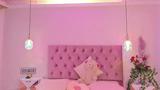 SofiaBloomm online show from 05-16-26, 08:18