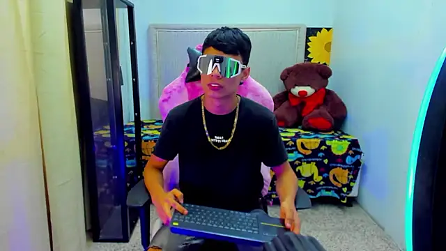 Snapshot of Dayron_lee_ chatting on 03-22-26, 09:18 Dayron lee online show from 03-22-26, 09:18