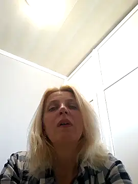 MiaLove183 online show from 05-02-26, 12:21
