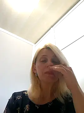 MiaLove183 online show from 05-23-26, 10:52