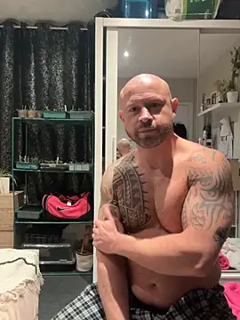 Snapshot of PeachyBlondieandThongman chatting on 03-21-26, 12:04 PeachyBlondieandThongman online show from 03-21-26, 12:04