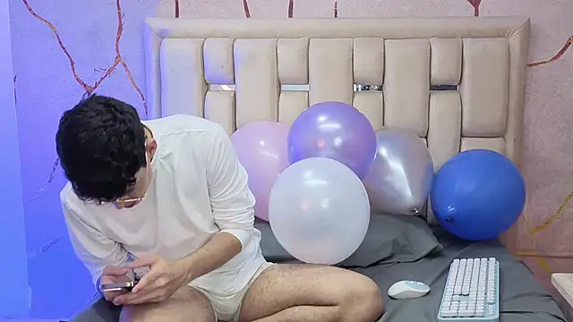 Snapshot of Tom_Parker_ chatting on 03-27-26, 09:14 Tom Parker online show from 03-27-26, 09:14