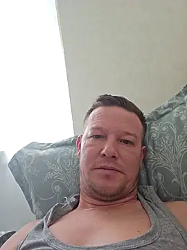 Garfieldd12 online show from 04-15-26, 06:42