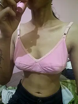 Curvy Amyra online show from 05-18-26, 06:03