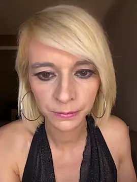 Snapshot of evaluminax chatting on 03-27-26, 09:25 evaluminax online show from 03-27-26, 09:25