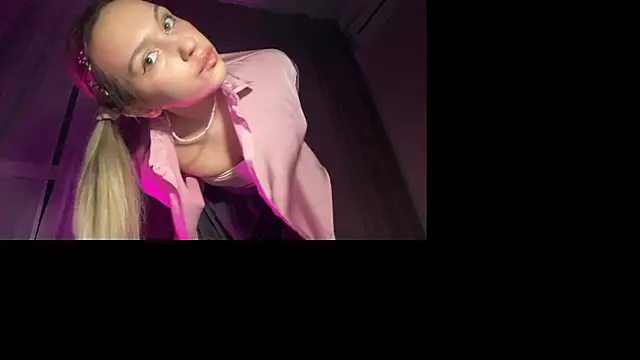 Snapshot of Candy_Loveee chatting on 03-25-26, 10:38 Candy Loveee online show from 03-25-26, 10:38