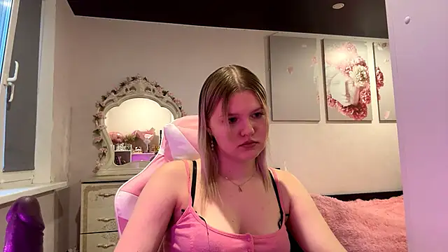 SweettAnny online show from 06-13-26, 05:55