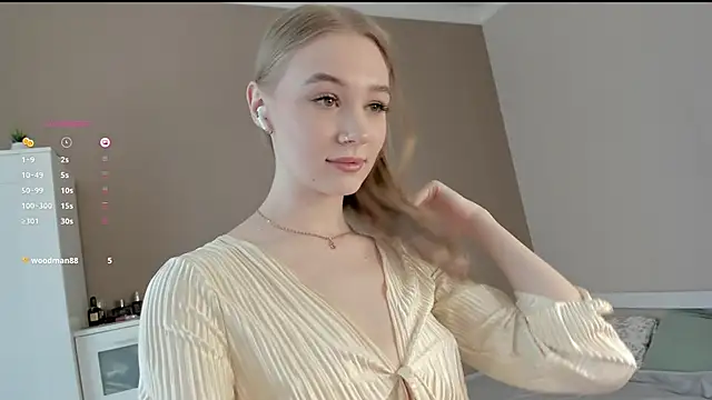 Snapshot of Sellina_moon chatting on 03-24-26, 07:02 Sellina moon online show from 03-24-26, 07:02