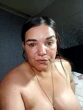 Snapshot of Zuleyka_69 chatting on 04-21-26, 01:42 Zuleyka 69 online show from 04-21-26, 01:42