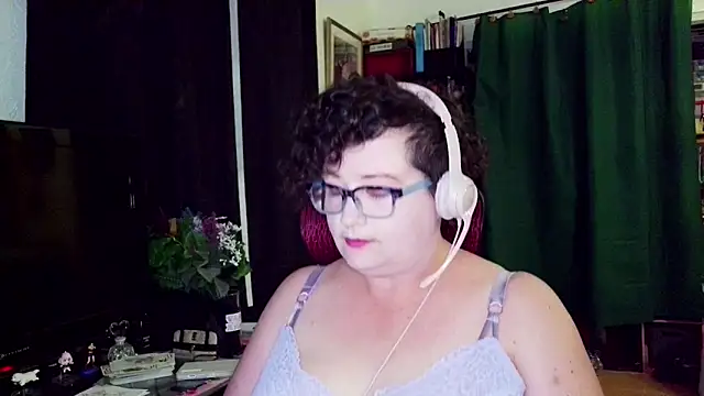 Snapshot of DyvLazuli chatting on 03-25-26, 02:17 DyvLazuli online show from 03-25-26, 02:17