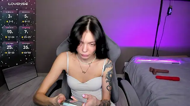 Snapshot of SweetMary_adam chatting on 03-25-26, 02:45 SweetMary adam online show from 03-25-26, 02:45