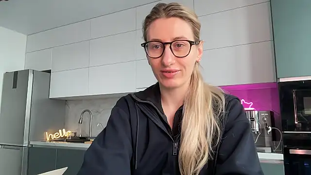 Snapshot of HEY_KITSUNKA chatting on 04-10-26, 09:14 HEY KITSUNKA online show from 04-10-26, 09:14