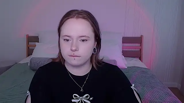 Snapshot of SelenaLily chatting on 03-25-26, 01:06 SelenaLily online show from 03-25-26, 01:06