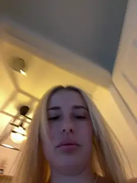 Snapshot of EloiseeUKK chatting on 03-24-26, 07:24 EloiseeUKK online show from 03-24-26, 07:24