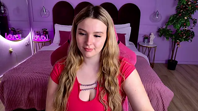 CharlotteAtwoood online show from 05-19-26, 04:13