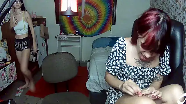 Snapshot of Moon_ chatting on 04-22-26, 10:33 Moon online show from 04-22-26, 10:33