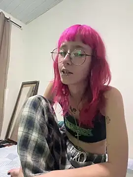 Snapshot of Moon_ chatting on 07-02-26, 02:22 Moon online show from 07-02-26, 02:22