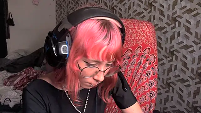 Snapshot of Moon_ chatting on 08-07-26, 10:12 Moon online show from 08-07-26, 10:12