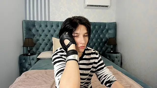 Snapshot of AdonBev chatting on 05-15-26, 05:25 AdonBev online show from 05-15-26, 05:25