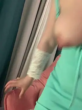 Snapshot of xiaomei89 chatting on 03-24-26, 01:05 xiaomei89 online show from 03-24-26, 01:05