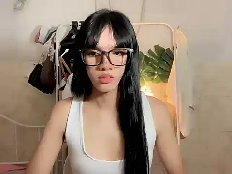 Leijona Milker online show from 07-28-26, 08:43