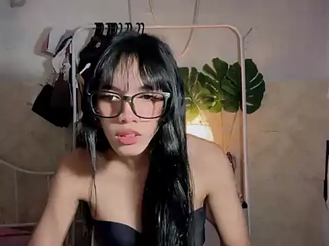 Leijona Milker online show from 07-28-26, 12:48