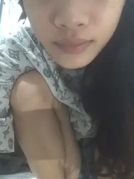 Snapshot of Yuri_k2 chatting on 04-20-26, 01:36 Yuri k2 online show from 04-20-26, 01:36