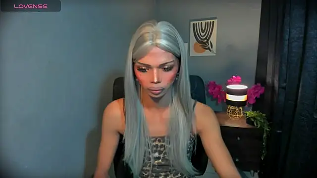 Snapshot of xEllaineCumsLotx chatting on 03-25-26, 11:33 xEllaineCumsLotx online show from 03-25-26, 11:33