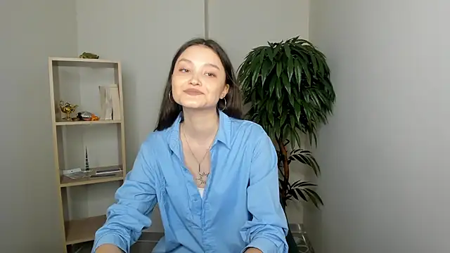 Snapshot of GussieGoold chatting on 03-24-26, 10:42 GussieGoold online show from 03-24-26, 10:42