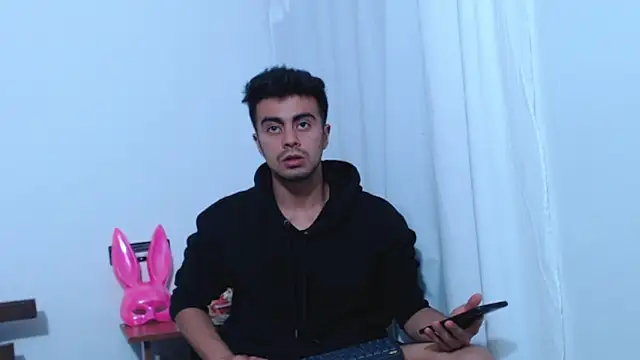 Snapshot of santiago_luxx chatting on 03-24-26, 12:04 santiago luxx online show from 03-24-26, 12:04