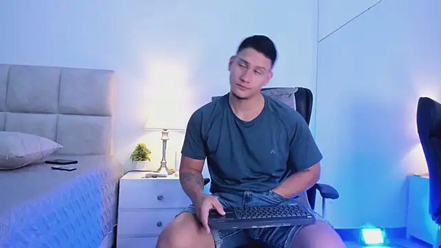 Chriss Diamond online show from 05-17-26, 08:38
