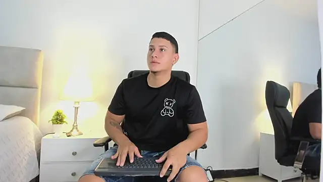 Chriss Diamond online show from 05-26-26, 09:22