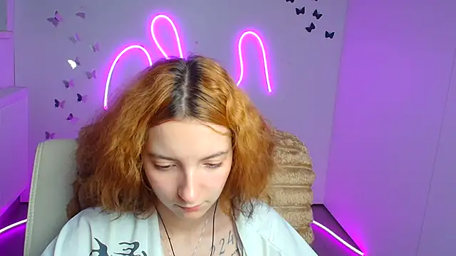 Snapshot of Butterfly_Milly chatting on 06-27-26, 12:33 Butterfly Milly online show from 06-27-26, 12:33