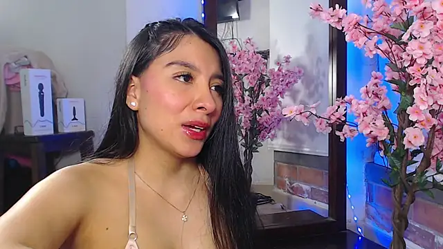 mila gomez  online show from 04-19-26, 12:11
